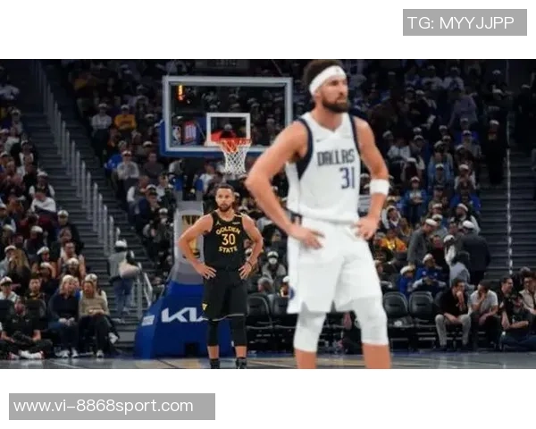 克莱兴奋拿到比赛用球期待三分球里程碑的到来