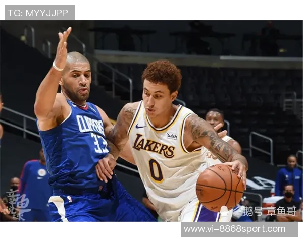 巴图姆发球踩线引争议帕金斯怒斥这球太愚蠢像业余篮球 巴图姆发球踩线引争议帕金斯怒斥这球太愚蠢像业余篮球